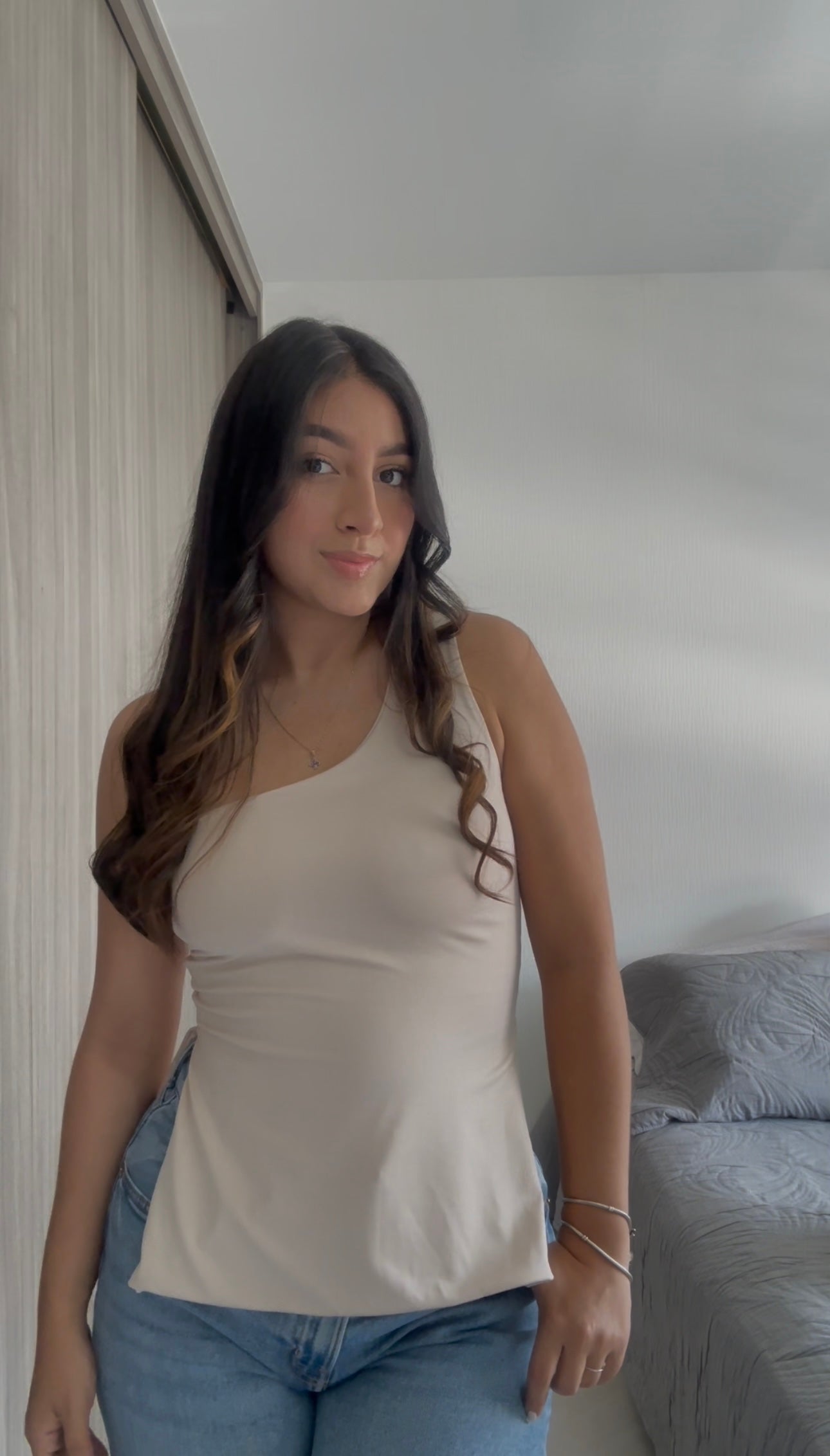 Blusa una manga abertura laterales