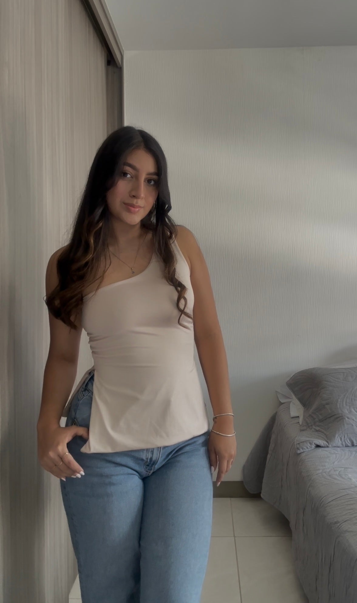 Blusa una manga abertura laterales